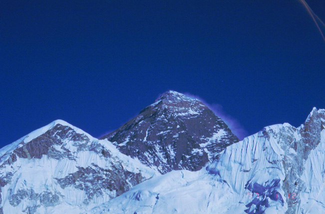 everest.jpg (109452 �o�C�g)